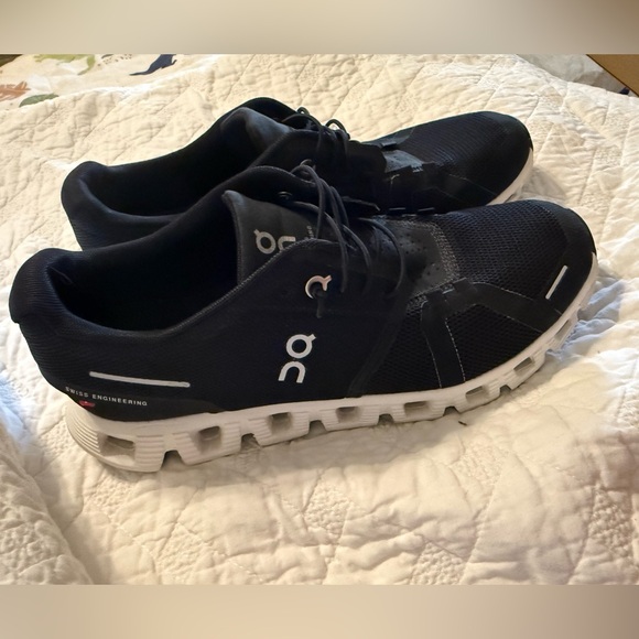 On Running Black and White Athletic Shoes - Picture 3 of 9